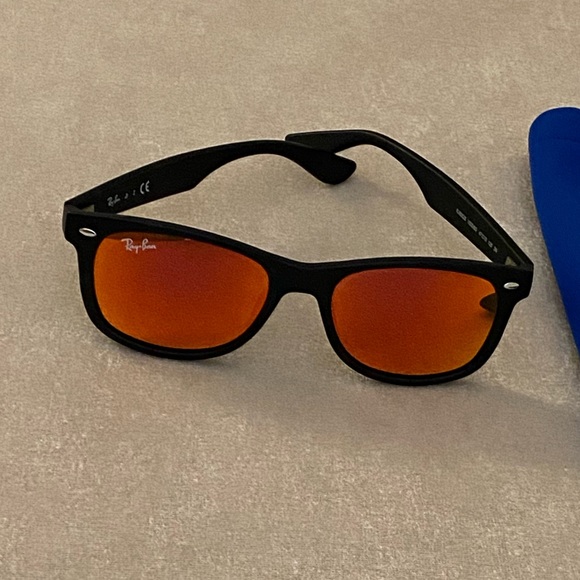 Ray-Ban Classic Wayfarer Gradient Sunglasses in Kids Junior size!! - Picture 5 of 7